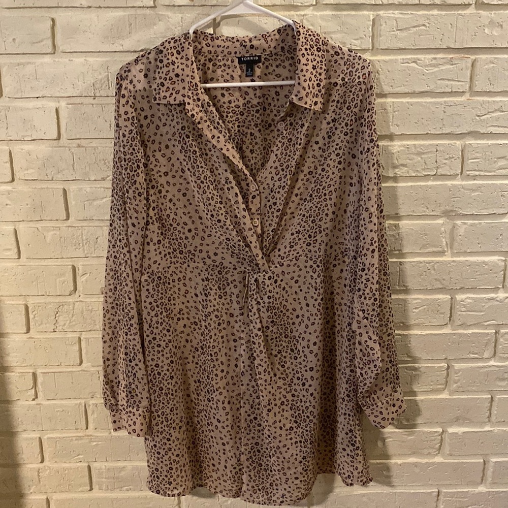 Taupe & Pink Leopard Chiffon Twist-Front Tunic